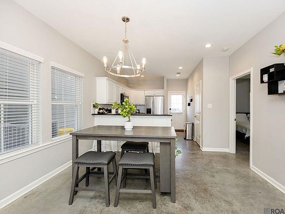 3rd image of 3202-3230 Iowa St