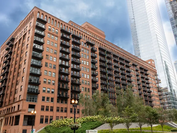 165 N Canal St APT 1216, Chicago, IL 60606
