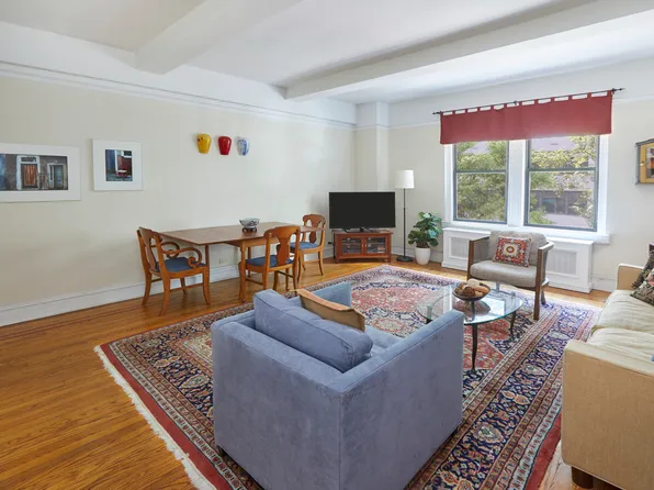 425 East 51st Street 2C image 2 of 10