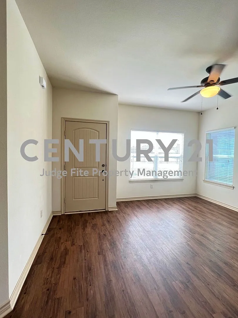 Beautiful and Contemporary 2/2/2 Duplex in Kemp ISD! — Photo 2