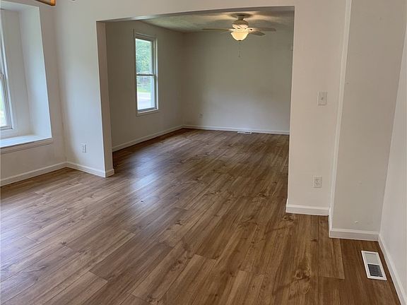 3rd image of 914 Utica Ave