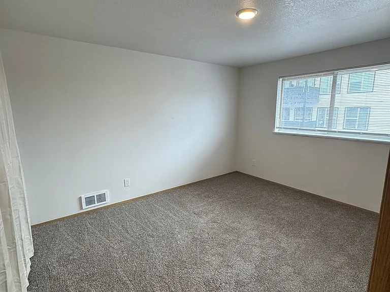 2007 SW Timber Ave #10 — Photo 6