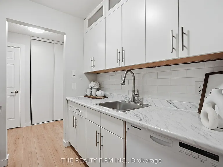 735 Deveron Cres #310 — Photo 8