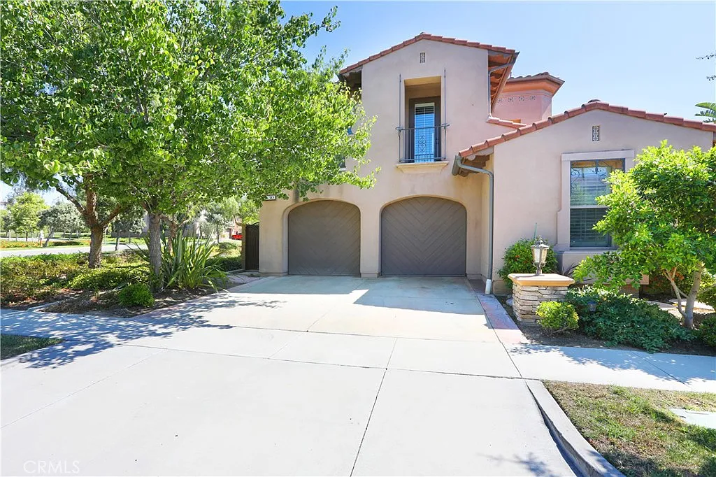 4 bed, 2933 sqft, $6,750 — Photo 1