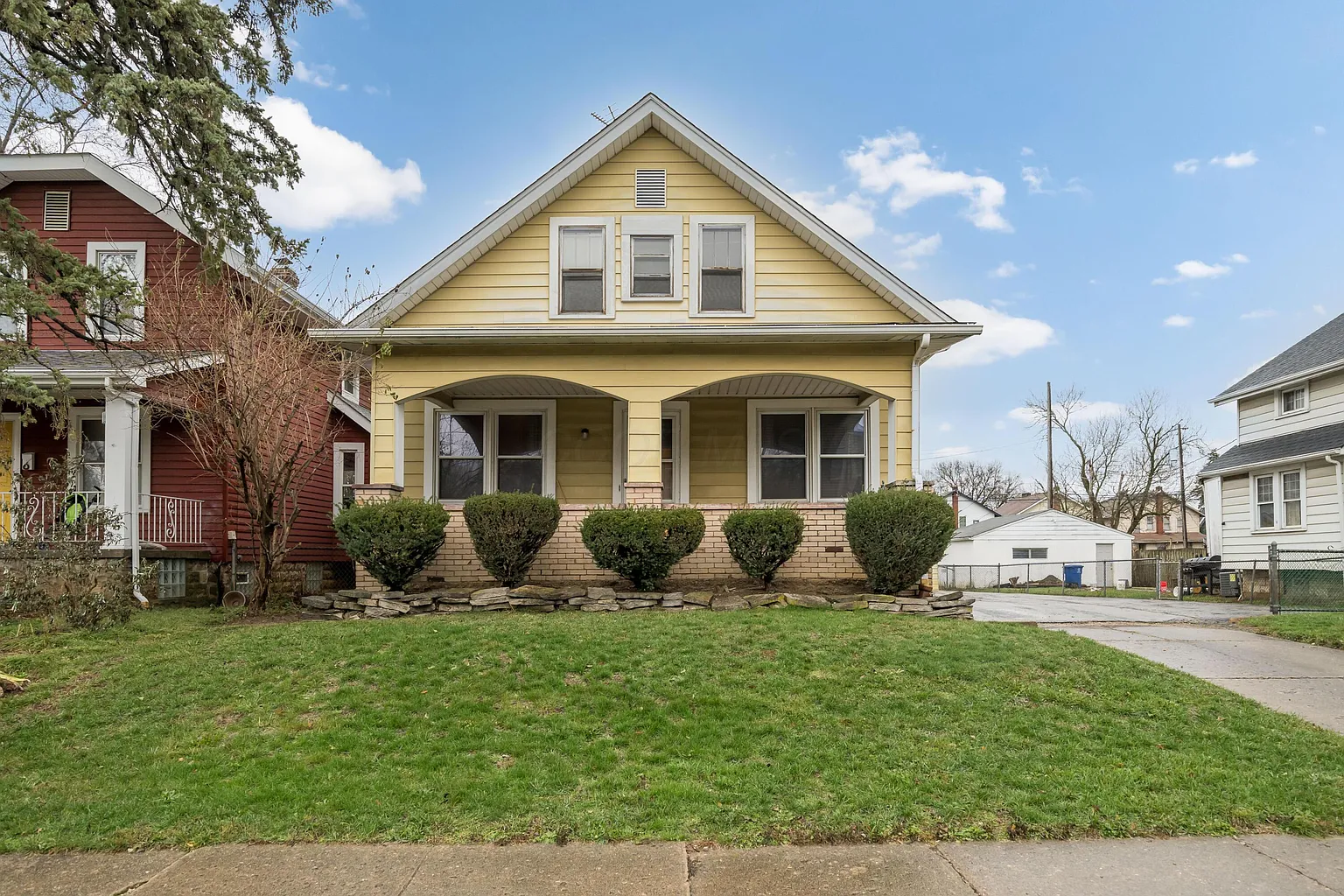 370 S Richardson Ave photo 1
