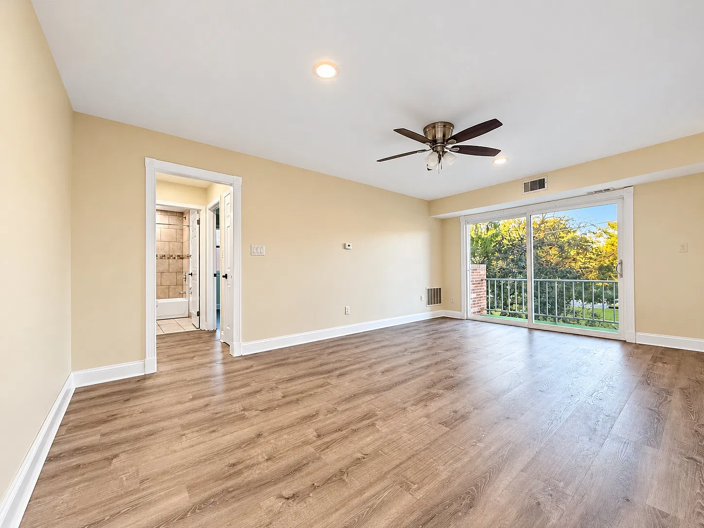 1 bed, 800 sqft, $1,350 — Photo 1