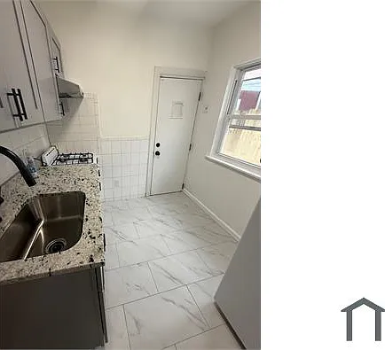 2 bed, 900 sqft, $1,900 — Photo 2