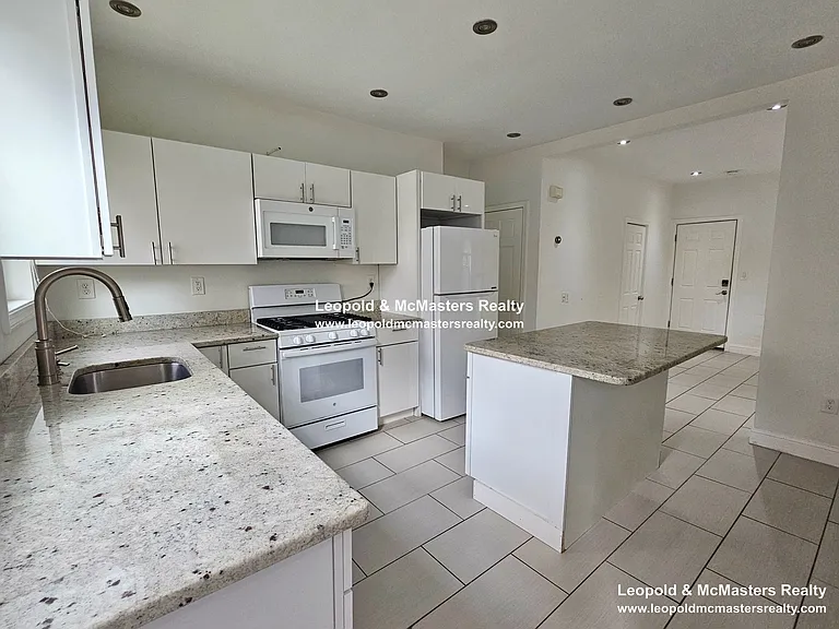 12 Ashford St #1 — Photo 4