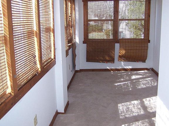5th image of 91 S Welles Ave