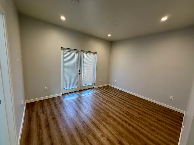 22425 Del Valle St #3 — Photo 17