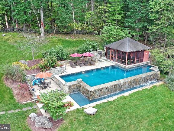 2nd image of 111 Scarlet Oak Ct