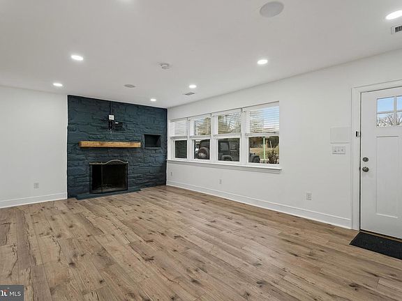 3rd image of 2213 Windsor Cir