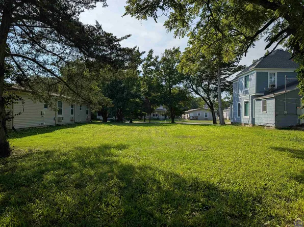 1006 Market St, Emporia, KS 66801