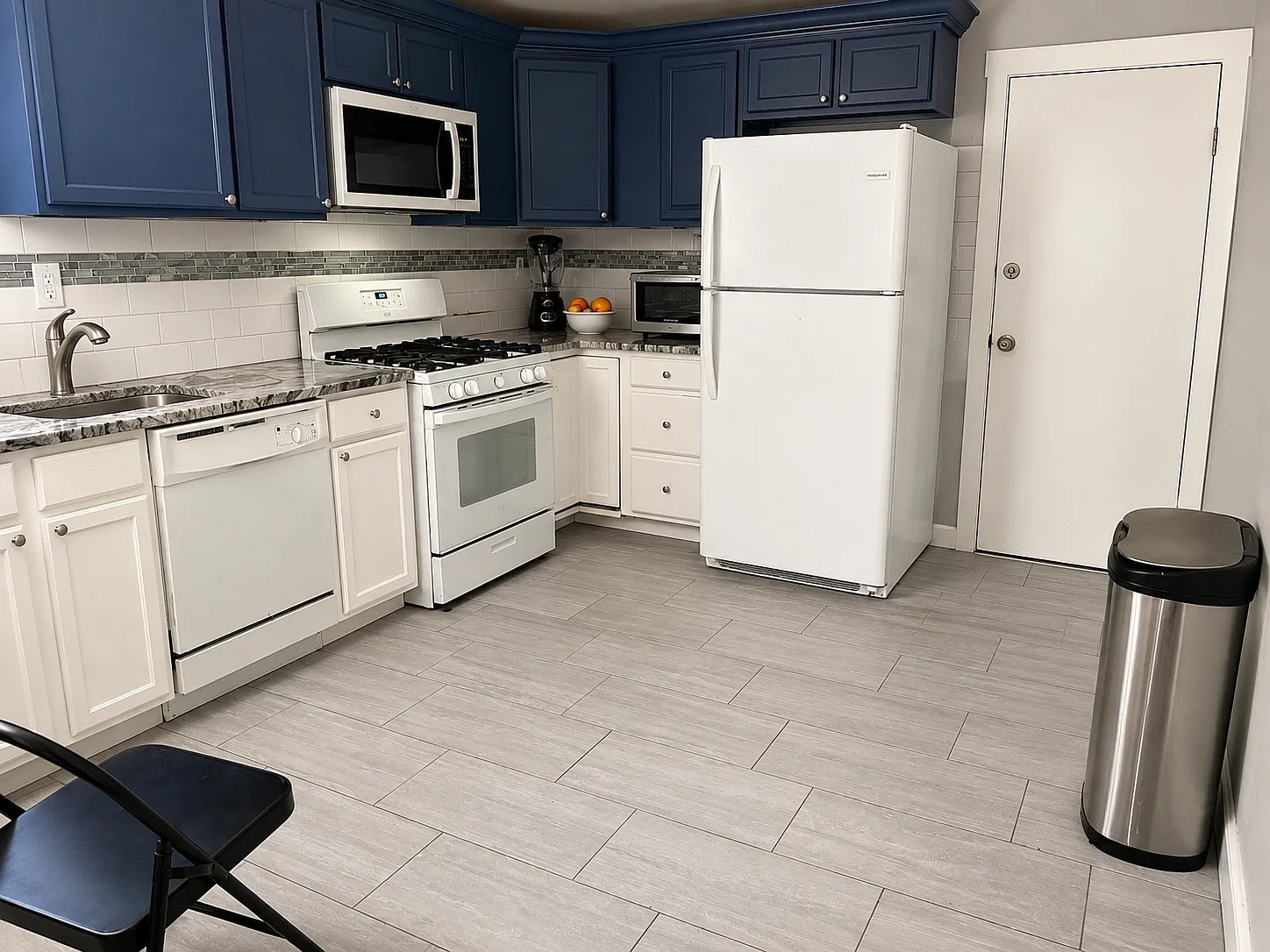 3 bed, 1100 sqft, $2,599 — Photo 1