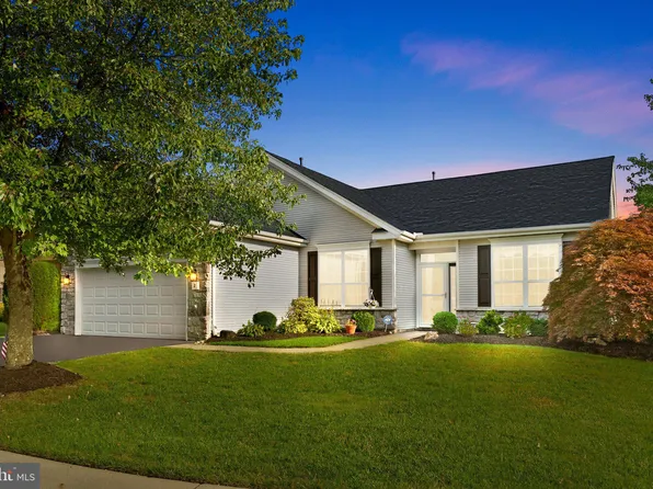 2 Chamber Ln, Columbus, NJ 08022