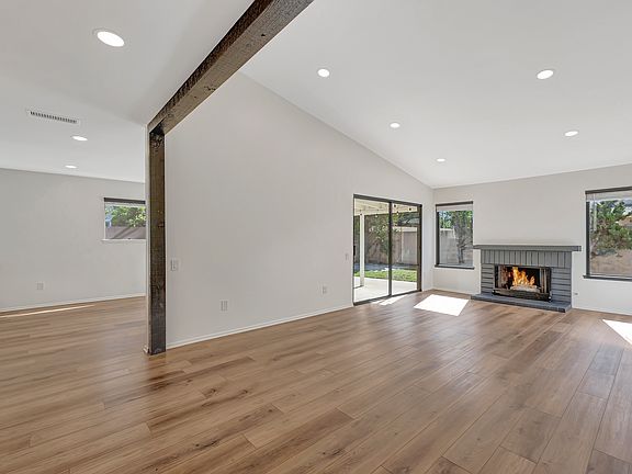 2nd image of 906 Goldenrod St