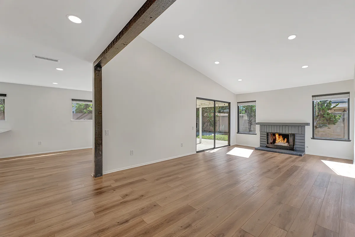 Building Photo - 906 Goldenrod St