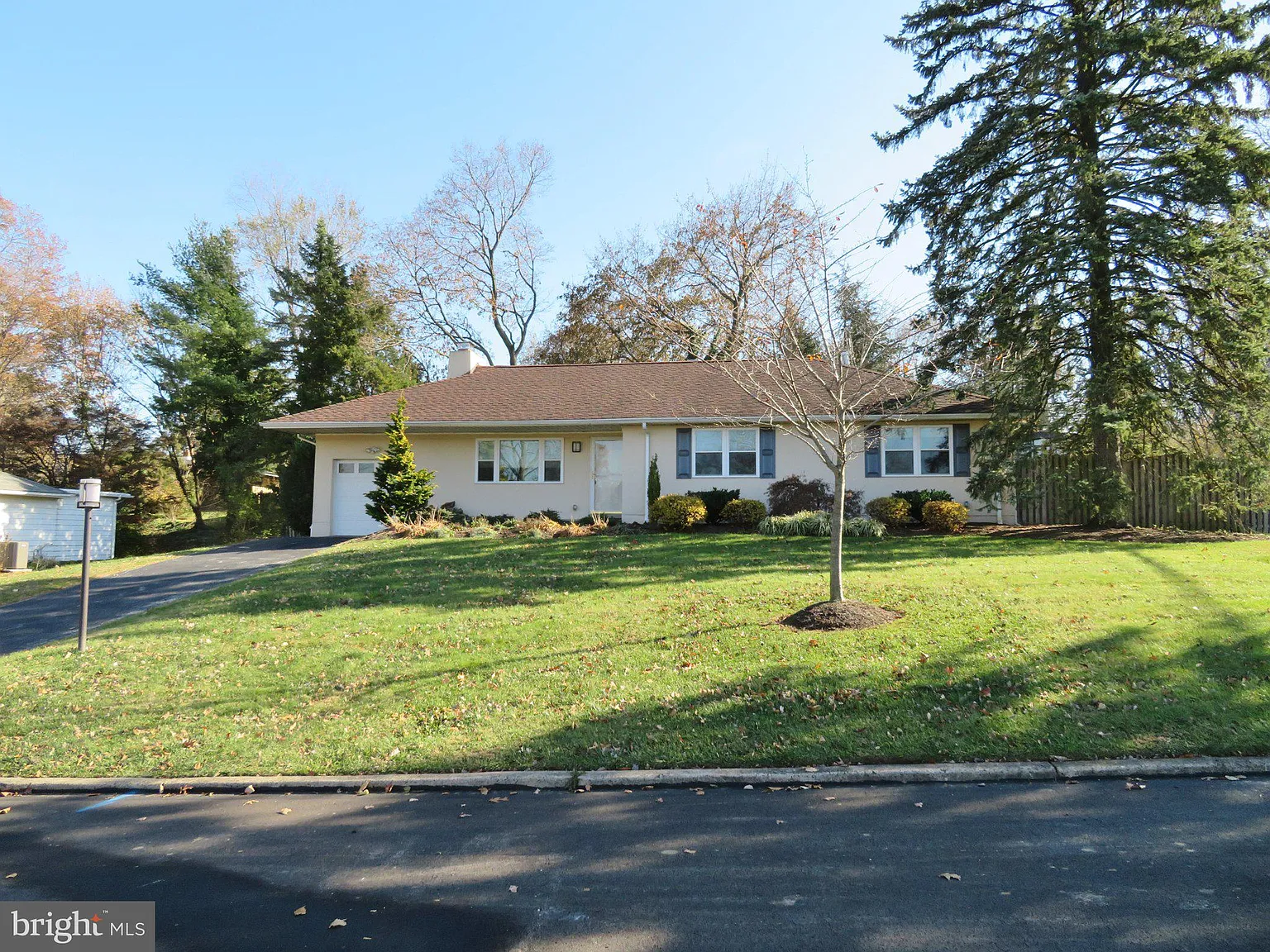 3 bed, 2.0 bath, 1654 sqft, $3,500 — Photo 2