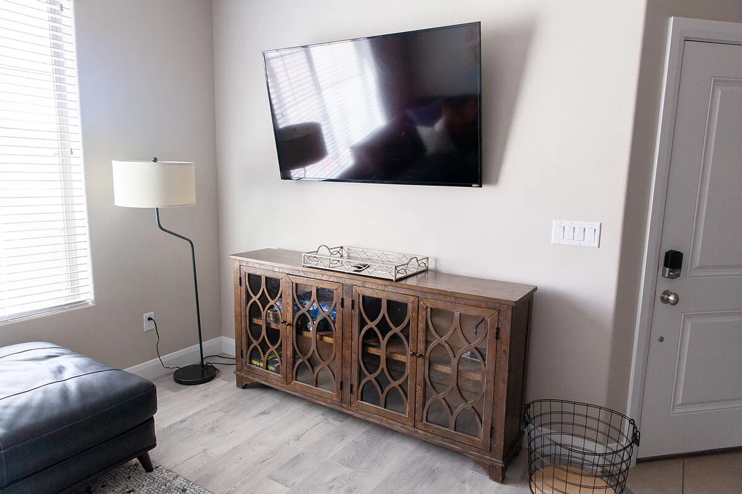 3 bed, 2.0 bath, 1517 sqft, $4,194 — Photo 3