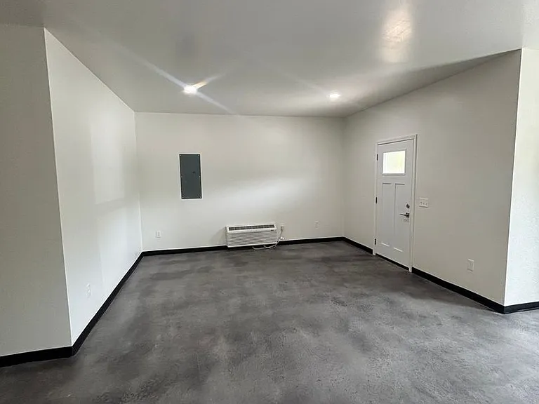 180 Summit St — Photo 14