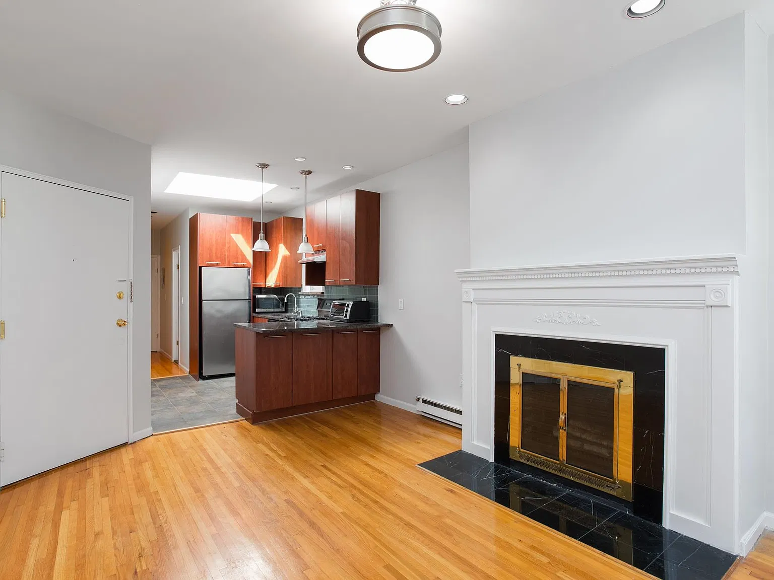 2 bed, 1.0 bath, 648 sqft, $3,800 — Photo 3