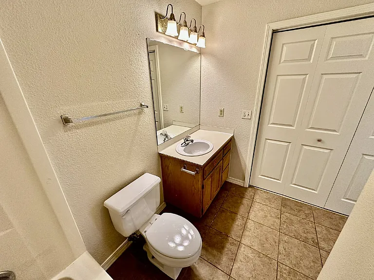 2311 W Willow St — Photo 12