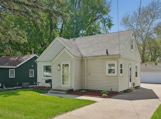 3700 37th St, Des Moines, IA 50310