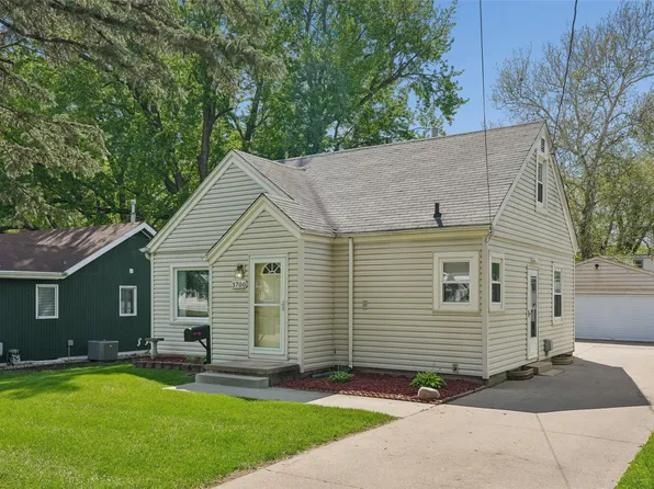 3700 37th St, Des Moines, IA 50310