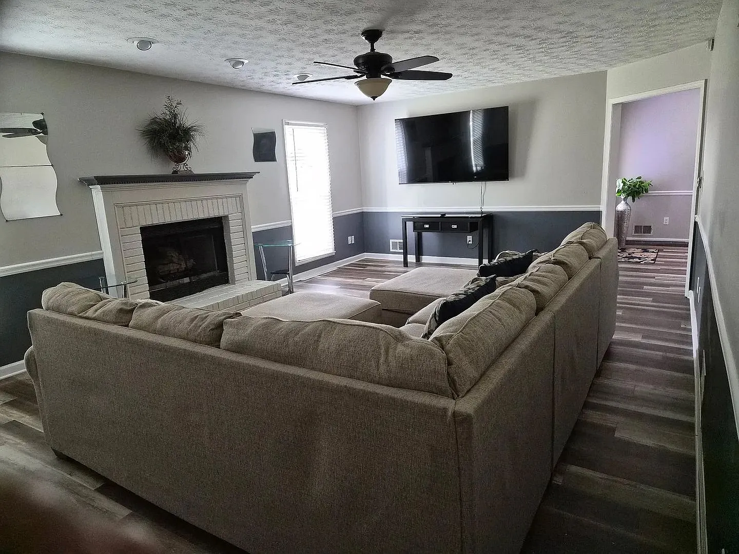 Room in 3 Bedroom Home in Rex — Photo 2