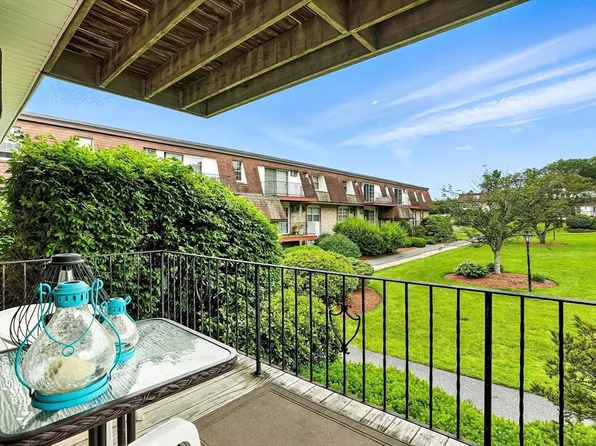 18 Williamsburg Ct Unit 12, Shrewsbury, MA 01545