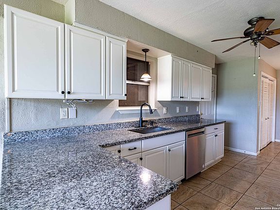 4th image of 121 Dresden Wood Dr