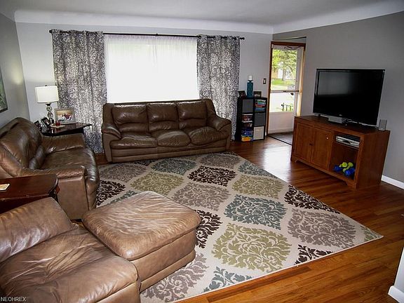 3rd image of 232 Bexley Dr