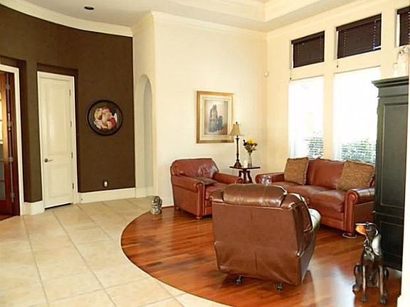 4th image of 2233 Donice Ct