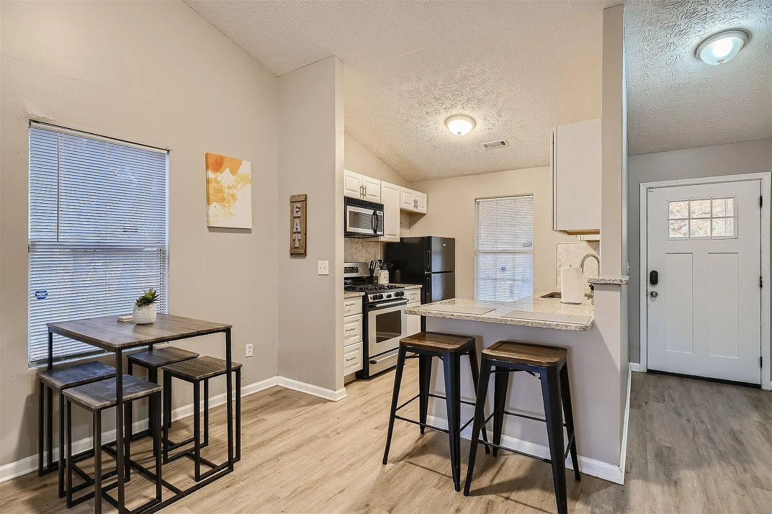 2 bed, 1208 sqft, $2,900 — Photo 2