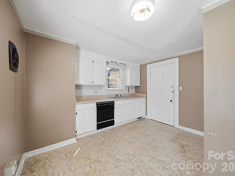 11th image of 121 5th Ave NE
