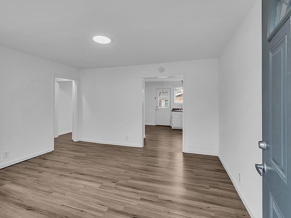 3rd image of 2017 Greenwood Cir #A