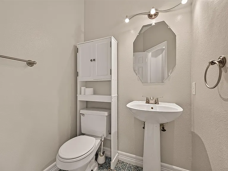 11218 Timbertree Ln — Photo 23