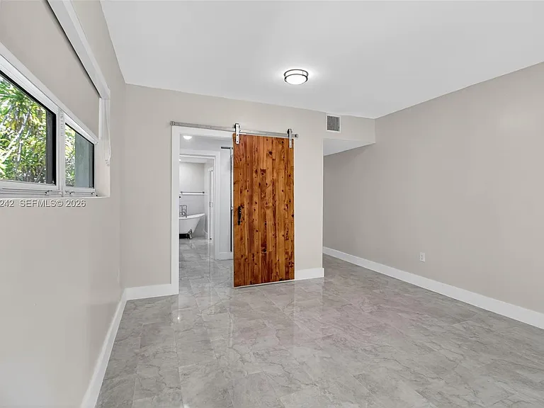 6090 SW 63rd Ave — Photo 17