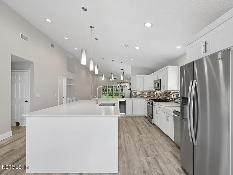 204 Crosstern Ct — Photo 7