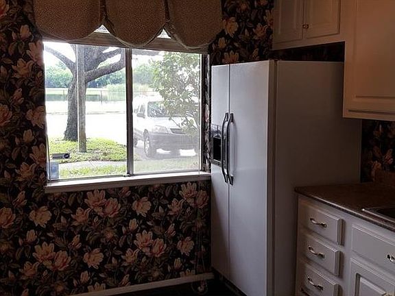 4th image of 11424 Bay St NE #11424