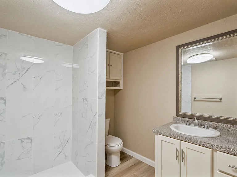 1000 Qualia Dr — Photo 16