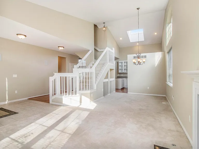 5974 Versailles Ave — Photo 6