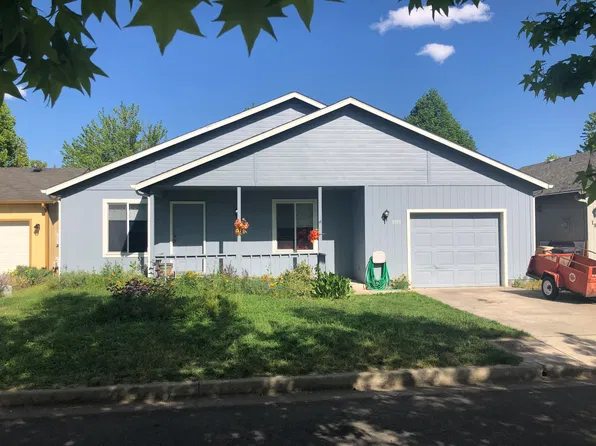 1955 SW Betty Ln, Grants Pass, OR 97526