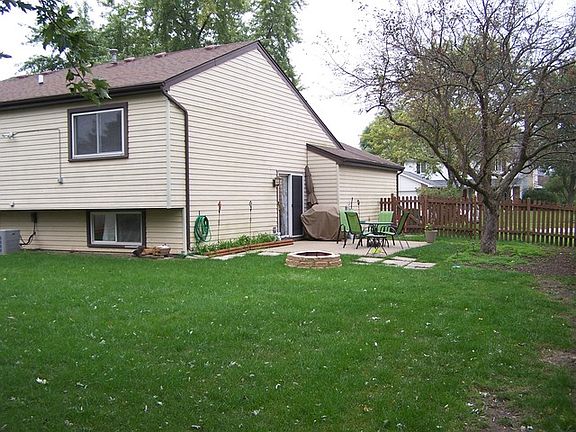 5th image of 2S101 Lynn Ct