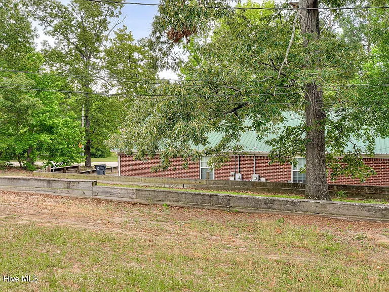101 Old Thomson Rd #B — Photo 23