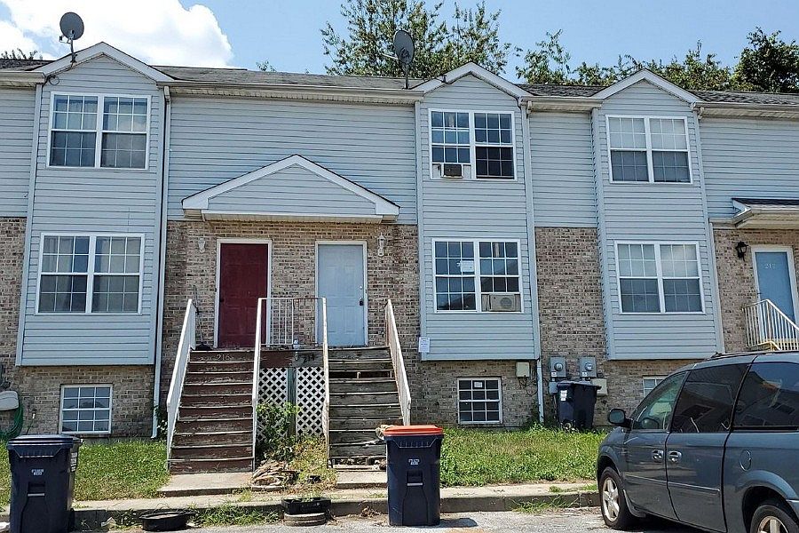 1st image of 214 Vincent Cir
