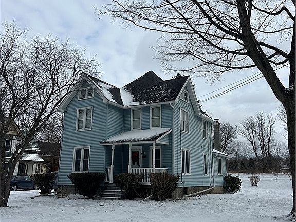 3rd image of 1042 Maple St