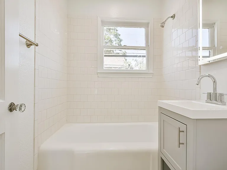 4518 Avenue P — Photo 22