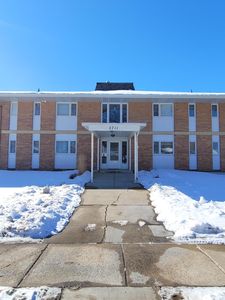 2711 12th St S APT 2, Fargo, ND, 58103