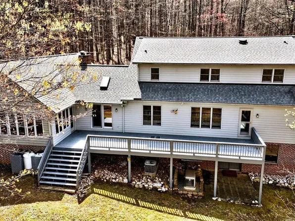 472 Horseshoe Mountain Rd, Roseland, VA 22967